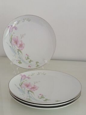 PRETTY BOUQUET Couture Fine China MD108 4-8" Luncheon Salad Plates Shamrocks